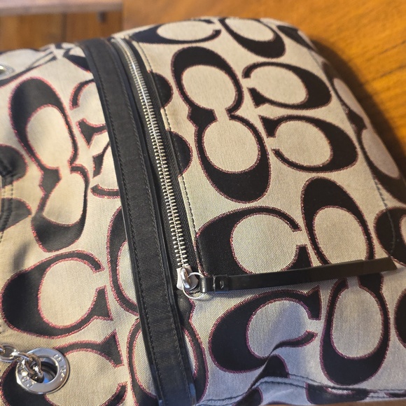 Coach Poppy Metallic Signature Slim Tote. - Picture 15 of 16